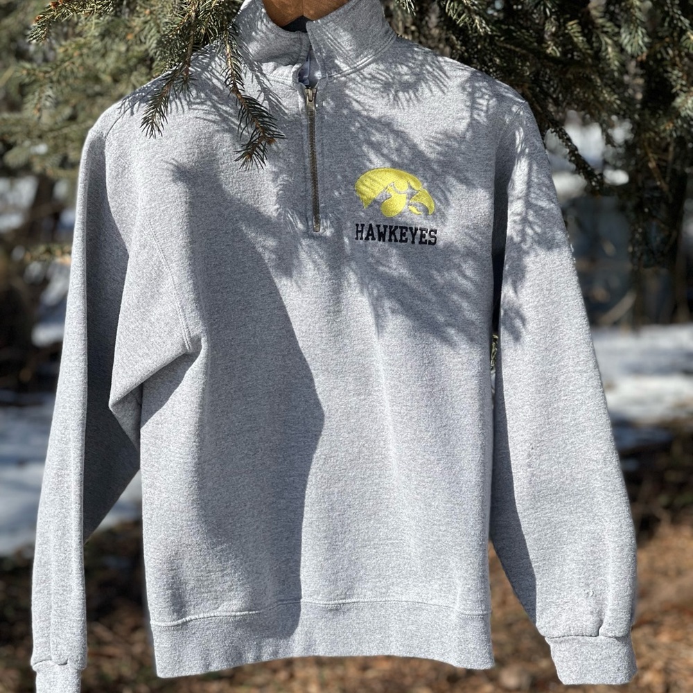 Iowa Hawkeyes zipup sweater
Jerzees
Small
18x26